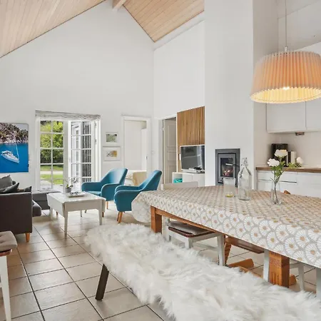 Сasa de vacaciones Amazing In With Kitchen